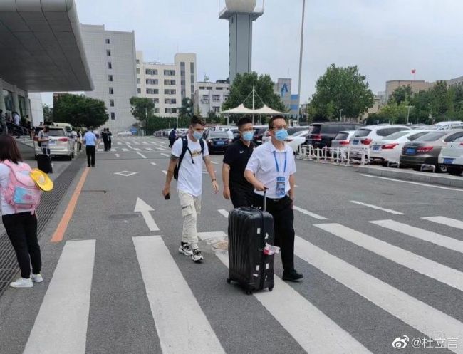 毛茸茸撒尿